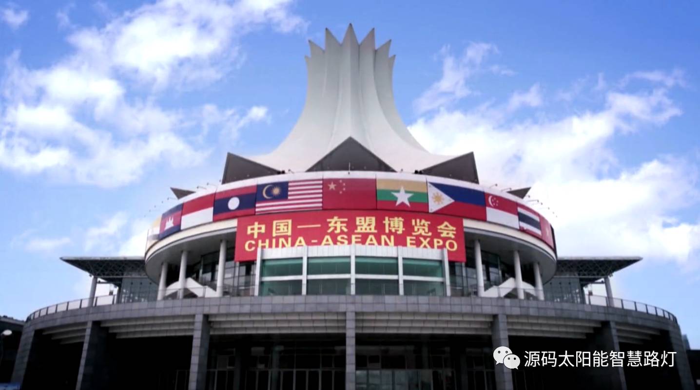 在這里，和世界靠得更近?。?>
            <p>
                一年一度的中國東盟博覽會即將拉開帷幕，自2004年以來東盟博覽會已成功舉辦了13屆。與東盟博覽會同期舉辦的還有中國—東盟商務與投資峰會，二者有機結合，相互促進?！半p會”期間不僅有企業間經貿活動的來往，也有政府、企業、專家學者的相互對話與交流，既有商業聯系
            </p>
        </div>
            <div   id=