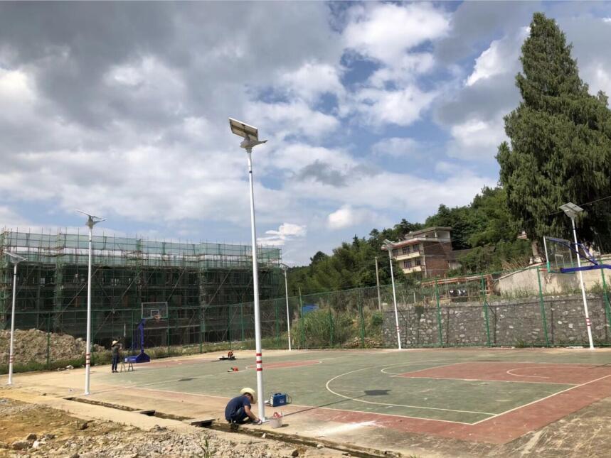 工地用太陽能路燈如何安裝