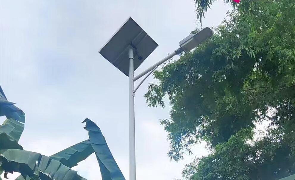 太陽(yáng)能庭院燈離網(wǎng)光伏系統(tǒng)如何解決雨天